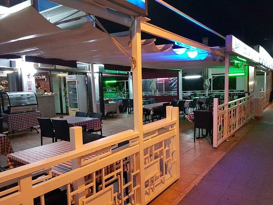 Everest Steak House & Pizzeria